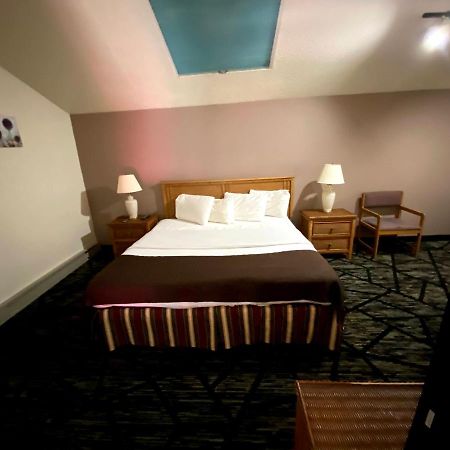 Woodland Inn & Suites Medford Buitenkant foto