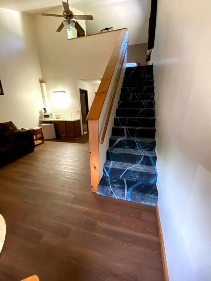 Woodland Inn & Suites Medford Buitenkant foto