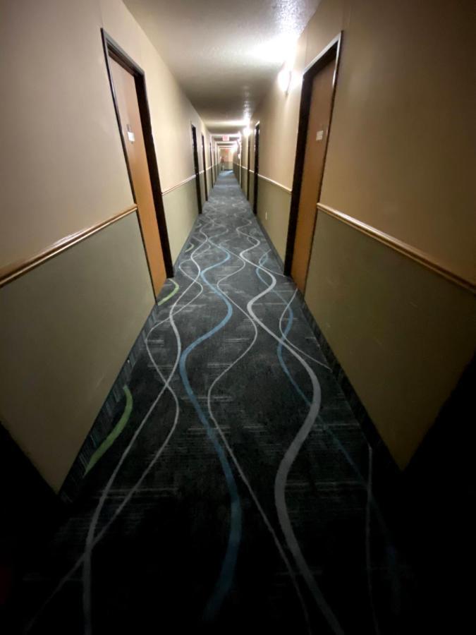 Woodland Inn & Suites Medford Buitenkant foto