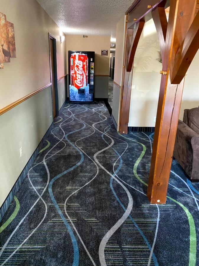 Woodland Inn & Suites Medford Buitenkant foto
