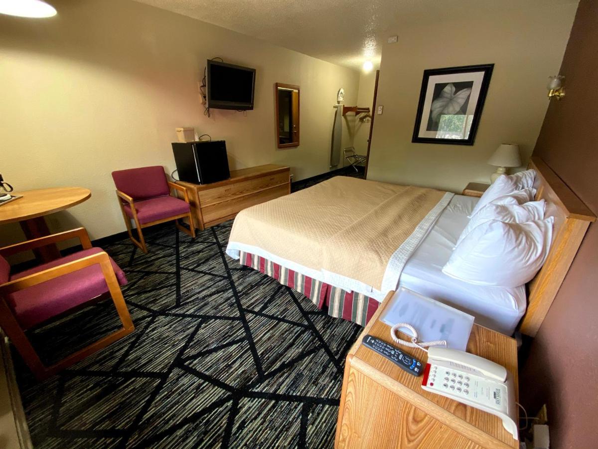 Woodland Inn & Suites Medford Buitenkant foto