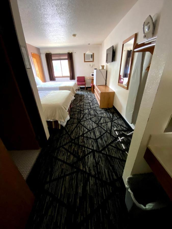 Woodland Inn & Suites Medford Buitenkant foto