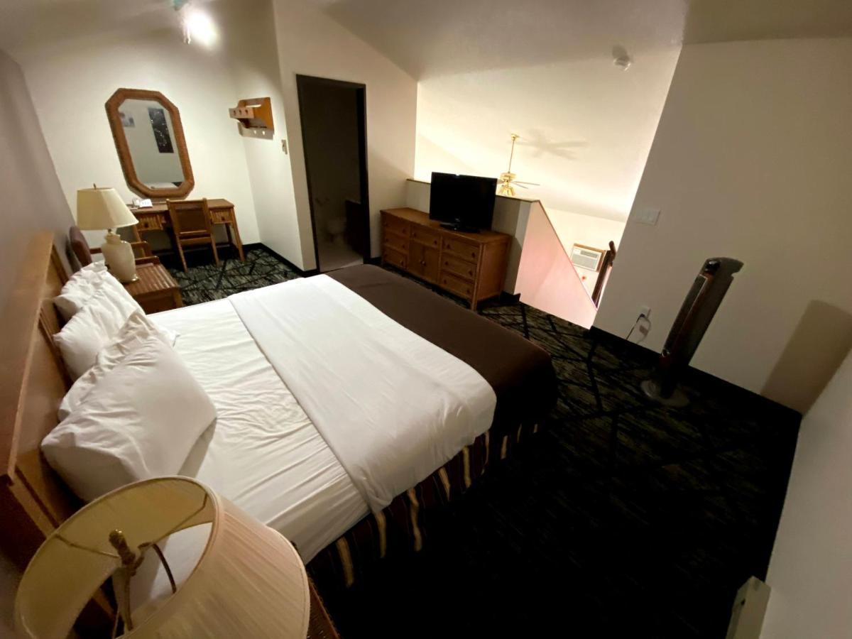 Woodland Inn & Suites Medford Buitenkant foto
