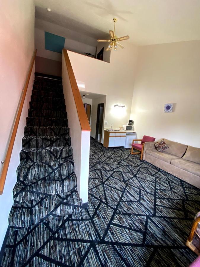 Woodland Inn & Suites Medford Buitenkant foto