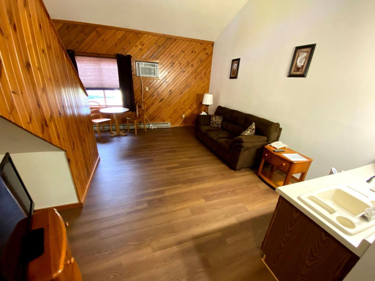 Woodland Inn & Suites Medford Buitenkant foto
