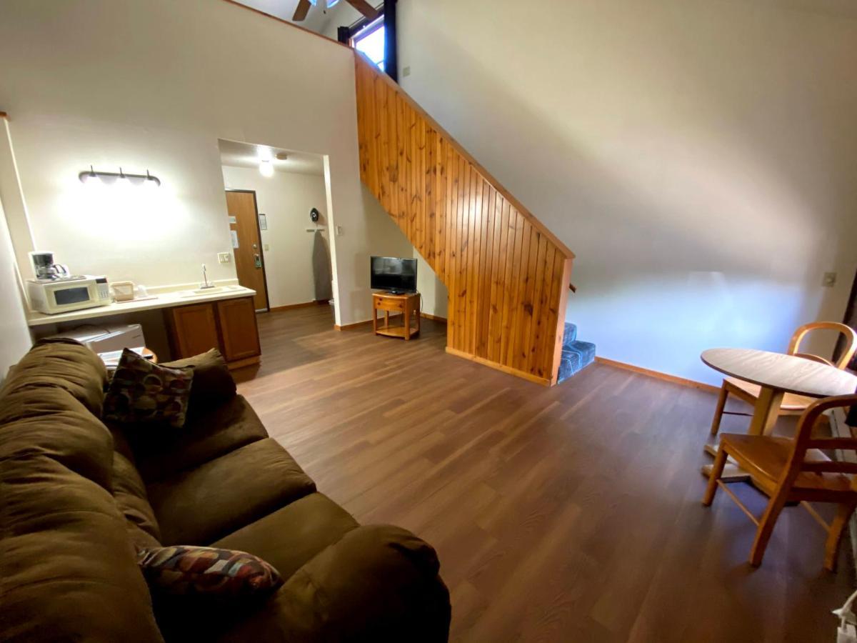 Woodland Inn & Suites Medford Buitenkant foto