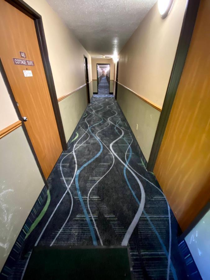 Woodland Inn & Suites Medford Buitenkant foto