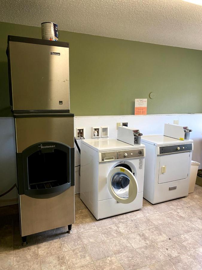Woodland Inn & Suites Medford Buitenkant foto