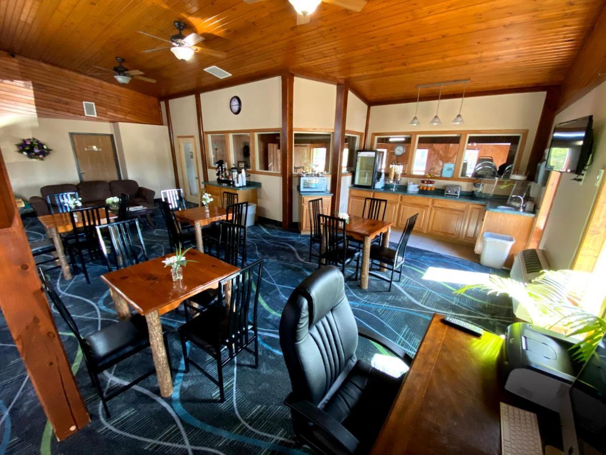 Woodland Inn & Suites Medford Buitenkant foto
