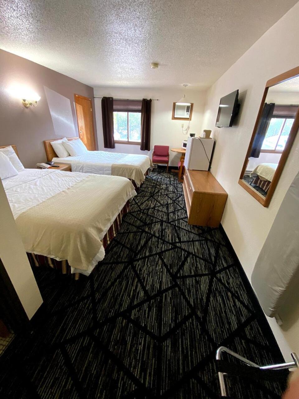 Woodland Inn & Suites Medford Buitenkant foto