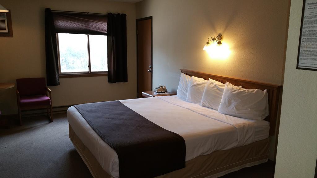 Woodland Inn & Suites Medford Buitenkant foto