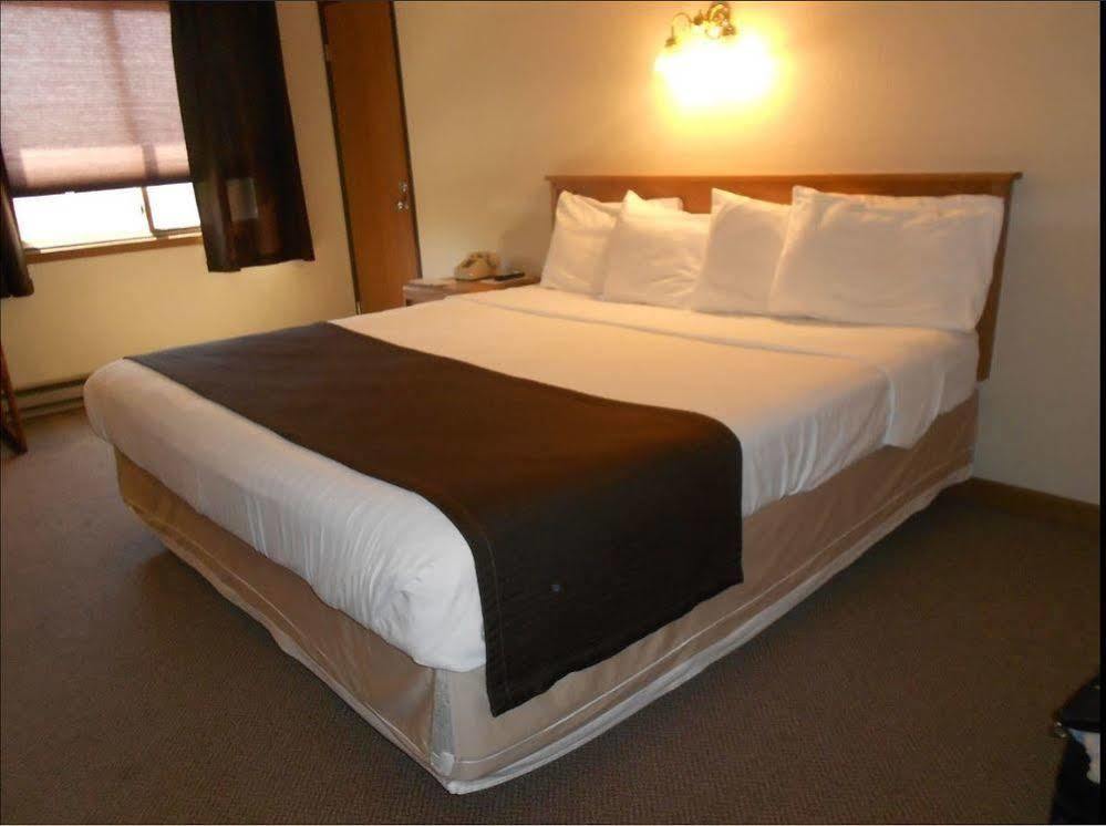 Woodland Inn & Suites Medford Buitenkant foto