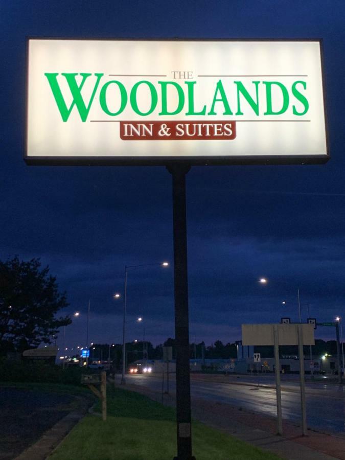 Woodland Inn & Suites Medford Buitenkant foto